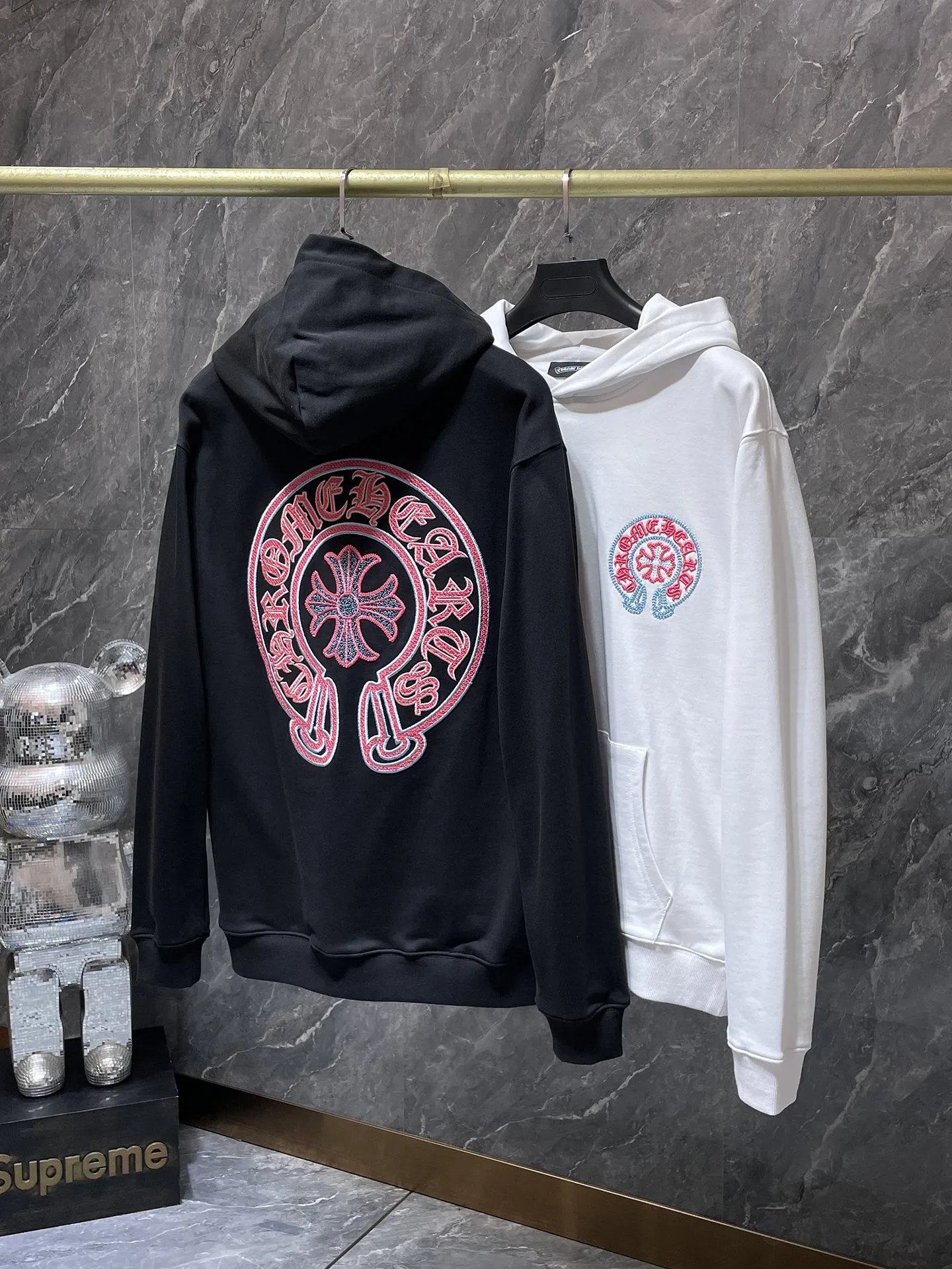 P270 Chrome Hearts Autumn and Winter 2025 Counter Synchronization Chrome Horseshoe Sanskrit Cross Embroidery Hooded Sweatshirt Vacuum Embroidery Method! Heavy embroidery! ! ! Tens of thousands of needles! ! Improved customized version of 1:1 high-gram weight high-quality fabric Recommended color: white black code number: S, M, L, XL